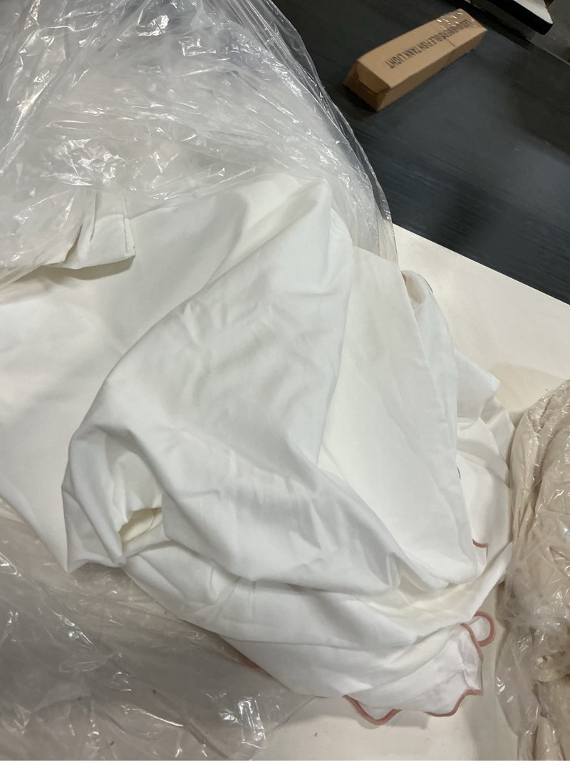Condition photo showing Good Condition for organic crisp percale scallop duvet cover set, full/queen, white/rose