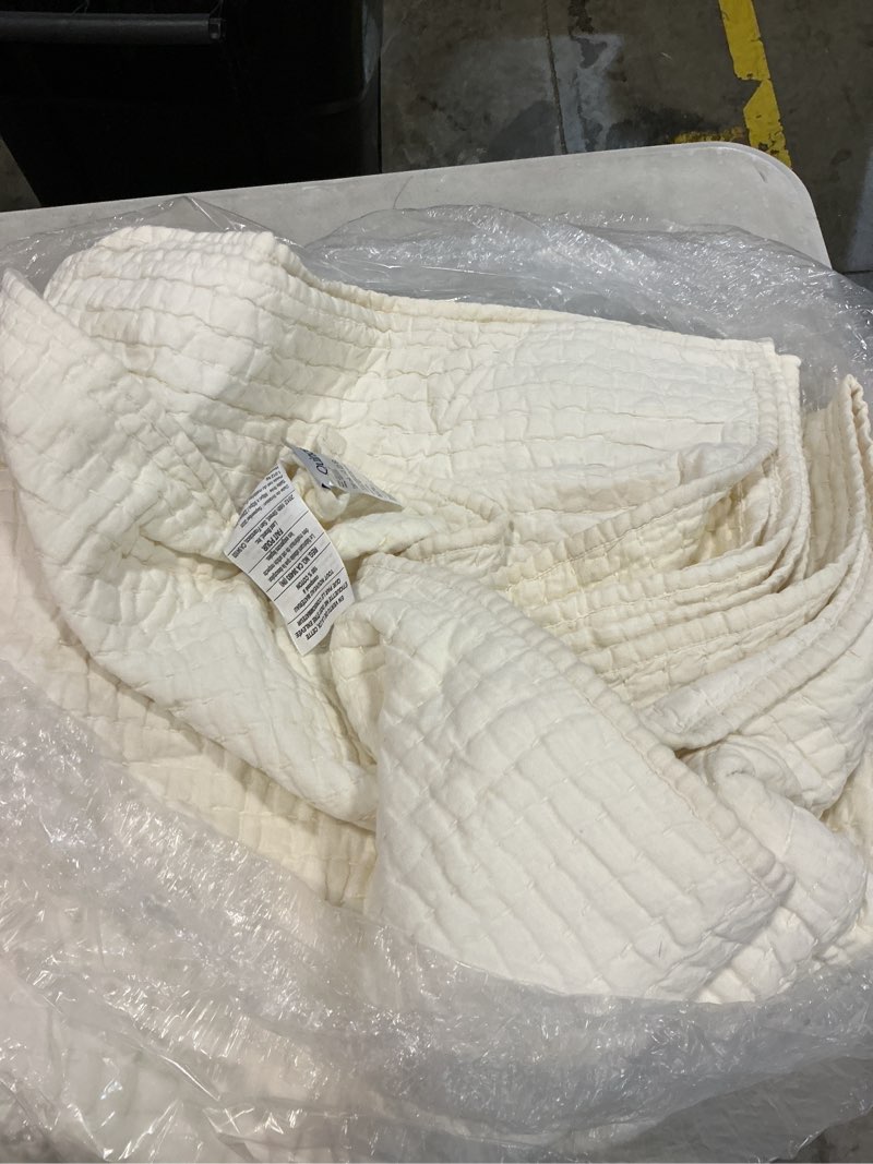 Condition photo showing Good Condition for european linen cotton stitch quilt size 88inx92in 244cmx234cm