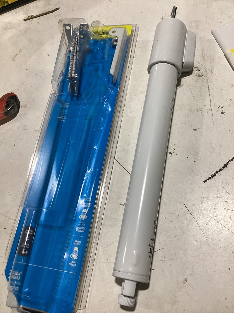 Condition photo showing Good Condition for ez hold closer, standard duty white