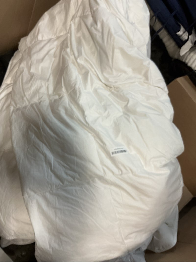 Condition photo showing Good Condition for Serta Goose Feather Down Fiber Cotton Comforter King Size - 100% Cotton Duvet Insert - Hotel Luxury Hypoallergenic Bedding Comforter All Season Medium Warmth 106 x 90 Inch White King All Season
