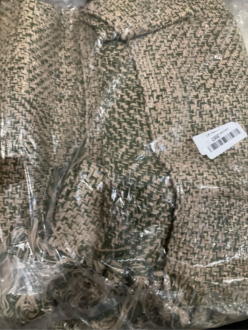 Condition photo showing Good Condition for collive 4' x 6' moss green bedroom area rug, modern farmhouse indoor outdoor rugs boho living room rug, braided comfy bedside mats reversible dining room carpet for nursery room patio decor moss green 4' x 6' (rectangular)