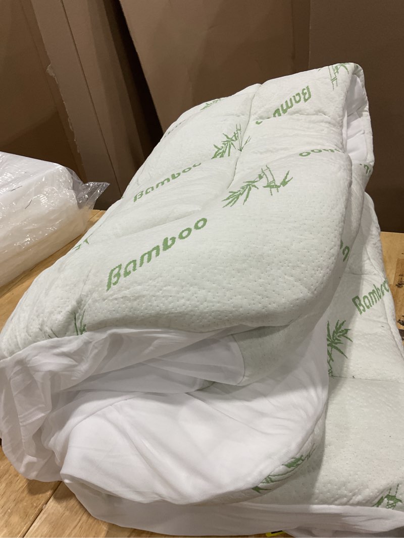 Condition photo showing Good Condition for niagara sleep solution ultra soft full size mattress topper - viscose made from bamboo pillow top mattress pad for back pain relief - naturally cooling for hot sleepers, green full 1 green