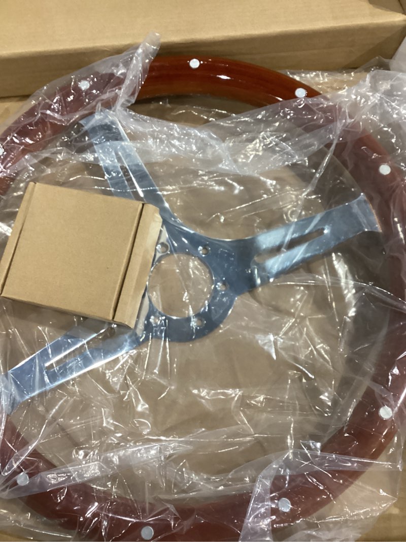 Condition photo showing New/Like New for Grant 967 Classic GM Steering Wheel