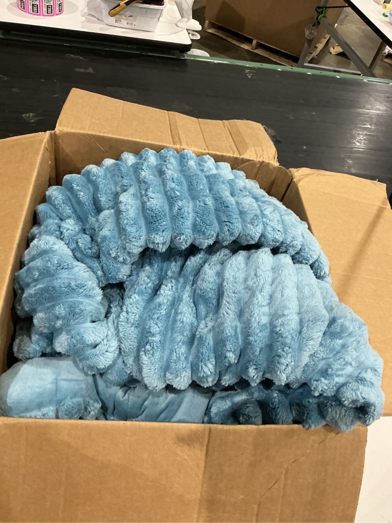Condition photo showing As Is for genérico thickened rabbit plush nap blanket for adults, flannel milk velvet cover blanket, plush