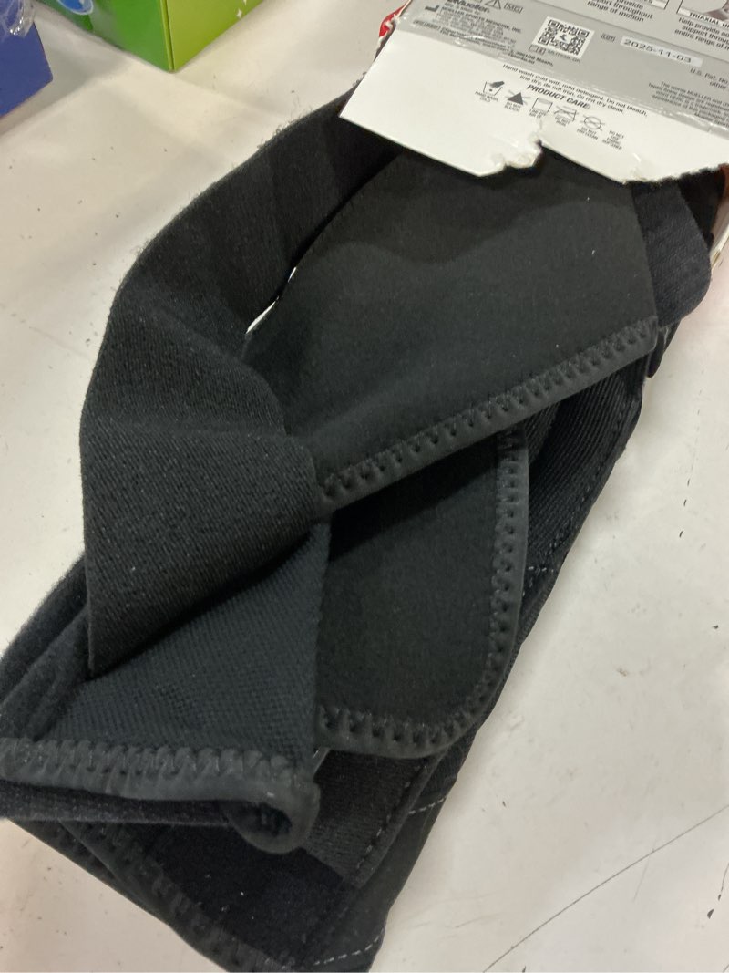 Condition photo showing Good Condition for mueller sports medicine hero™ knee stabilizer, osfm, black