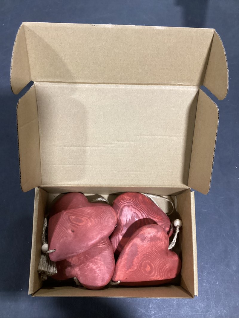 Condition photo showing Good Condition for BreezeHug 3D Large Vintage Wooden Heart Wall Decor 31.5" Heart Shape Wall Hanging Art Boho Vintage Hanging Ornaments with Floss for Valentine Wedding Anniversary Home Indoor Outdoor Decor (Red)