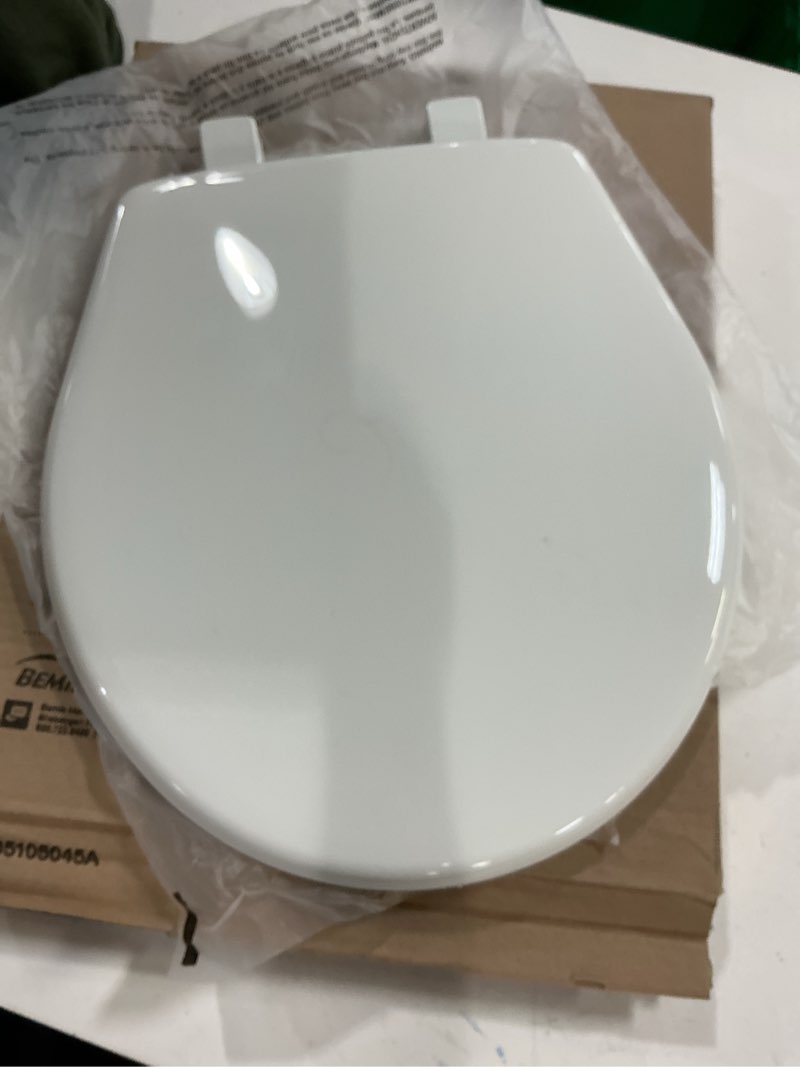 Condition photo showing New/Like New for bemis 730slec slow close toilet seat, easy clean hinges and durable plastic seat, made in usa, round, white round - slow close