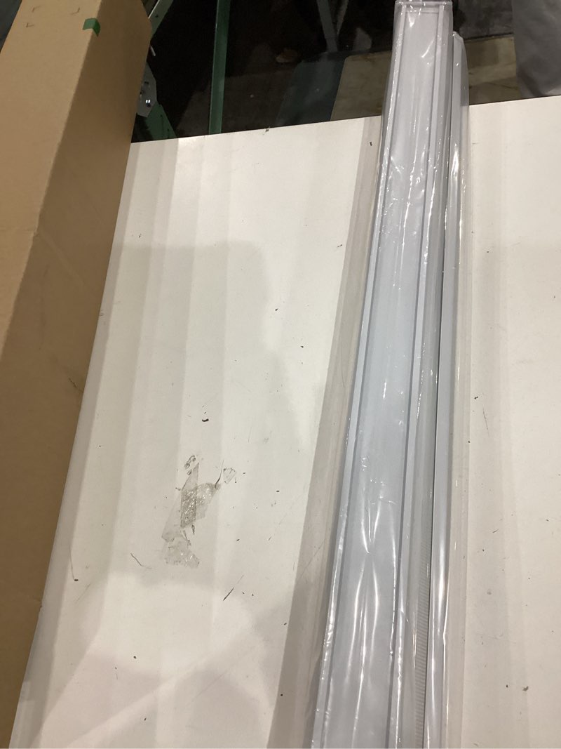 Condition photo showing Good Condition for classic vinyl blackout roller shades