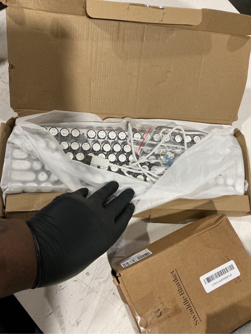 Condition photo showing Good Condition for yscp typewriter style mechanical gaming keyboard rgb backlit wired with blue switch retro round keycap 104 keys keyboard (r-white)