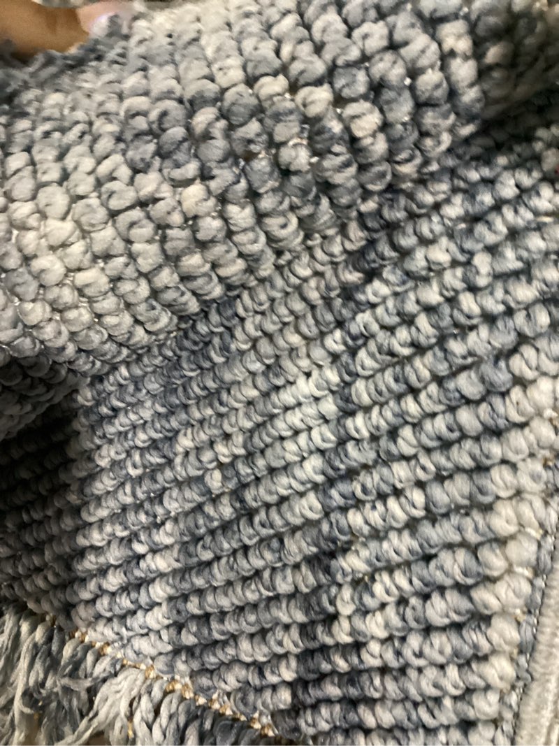 Condition photo showing Good Condition for luxe weavers solid machine woven blue 5x7 area rug, indoor stain-resistant carpet blue 5' x 7' (rectangular)