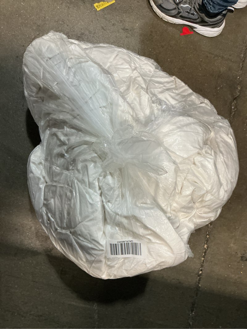 Condition photo showing Good Condition for premium down comforter, king/cal king, down
