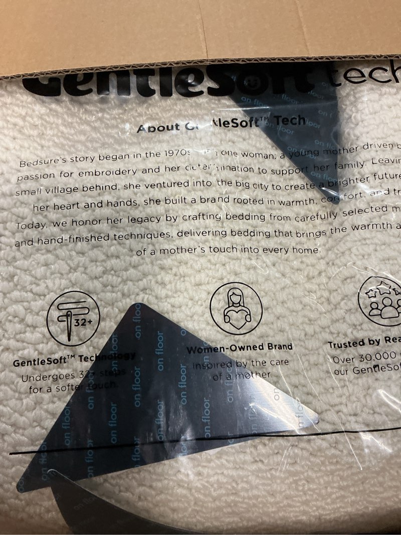 Condition photo showing New/Like New for Bedsure 5x7 Faux Wool Area Rugs for Living Room, Machine Washable Carpet, Non-Slip Backing, Pet Friendly Throw Rug for Bedroom Dining Room, Linen 5'x7' 06 - Linen