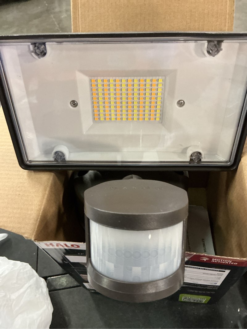 Condition photo showing Good Condition for tgs bronze, motion sensor, outdoor integrated led flood light with square single head, 4000k, 5800 lumens