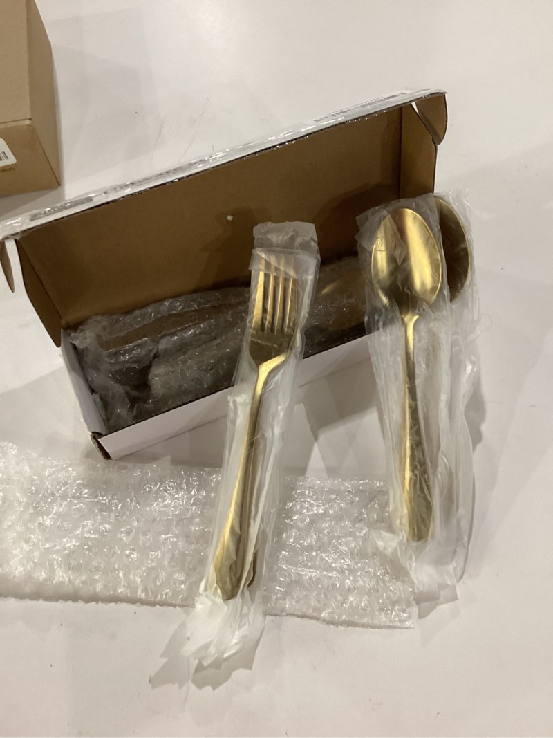Condition photo showing New/Like New for Briout Gold Silverware Set, 20 Piece Golden Cutlery Set Service for 4, Stainless Steel Flatware Set Include Spoons Forks Knives Tableware Utensil Set for Kitchen Home Restaurant, Shiny Gold Polished