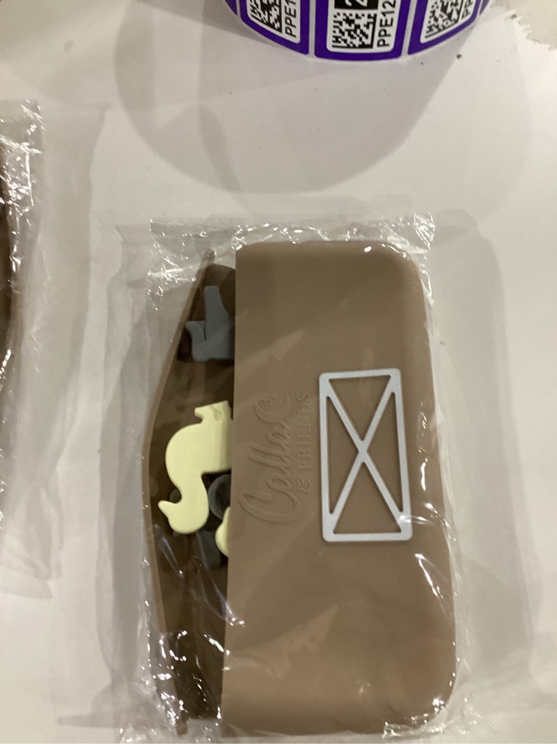 Condition photo showing New/Like New for Calla and friends barn yard for bath