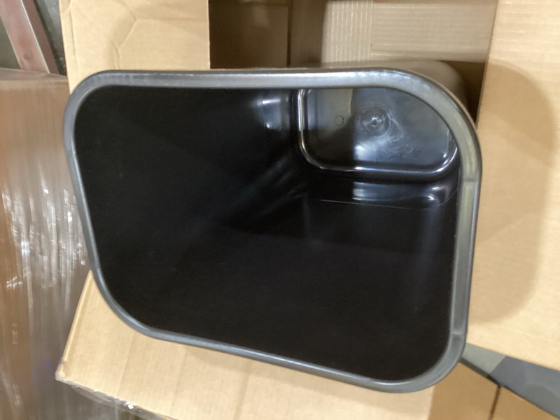 Condition photo showing Good Condition for wastebasket