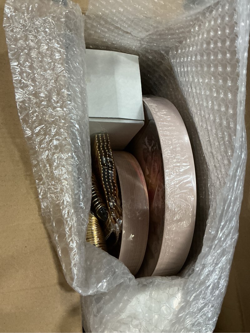 Condition photo showing New/Like New for Morejoy 175PCS Christmas Disposable Plates, Red and Gold Plastic Plates Set, Red Gold Dinnerware Set Includes: 50PCS Plates, 25Cutlery Sets, 25PCS Cups, 25PCS Napkins,for Christmas party, wedding