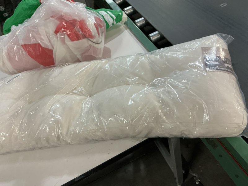 Condition photo showing Good Condition for downluxe Indoor Bench Cushion for Indoor Furniture, Non-Slip Tufted Overstuffed Textured Foam Bench Seat Cushion, 36" X 14" X 4", Beige, 2 Pack Beige 36x14 Inch (Pack of 2)