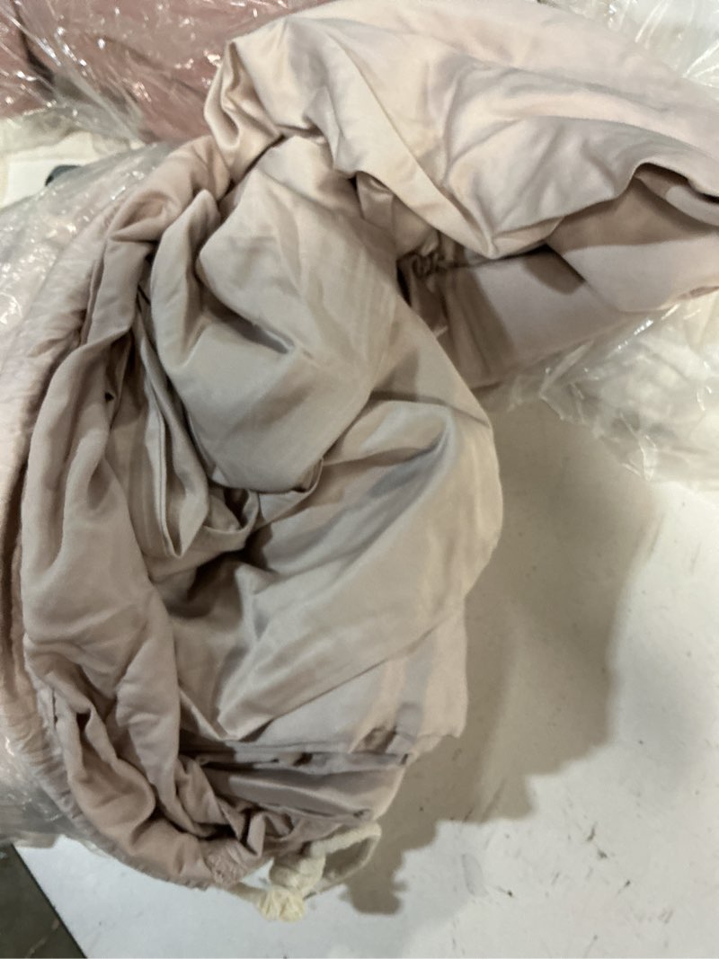 Condition photo showing New/Like New for bamboo sheet set (color: soft blush size: cal king)