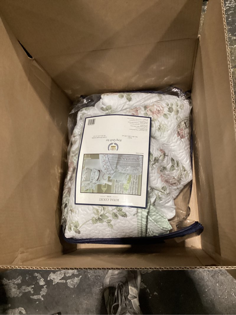 Condition photo showing New/Like New for royal court rialto five queens court cal king 3pc. quilt set, sage, 104x90