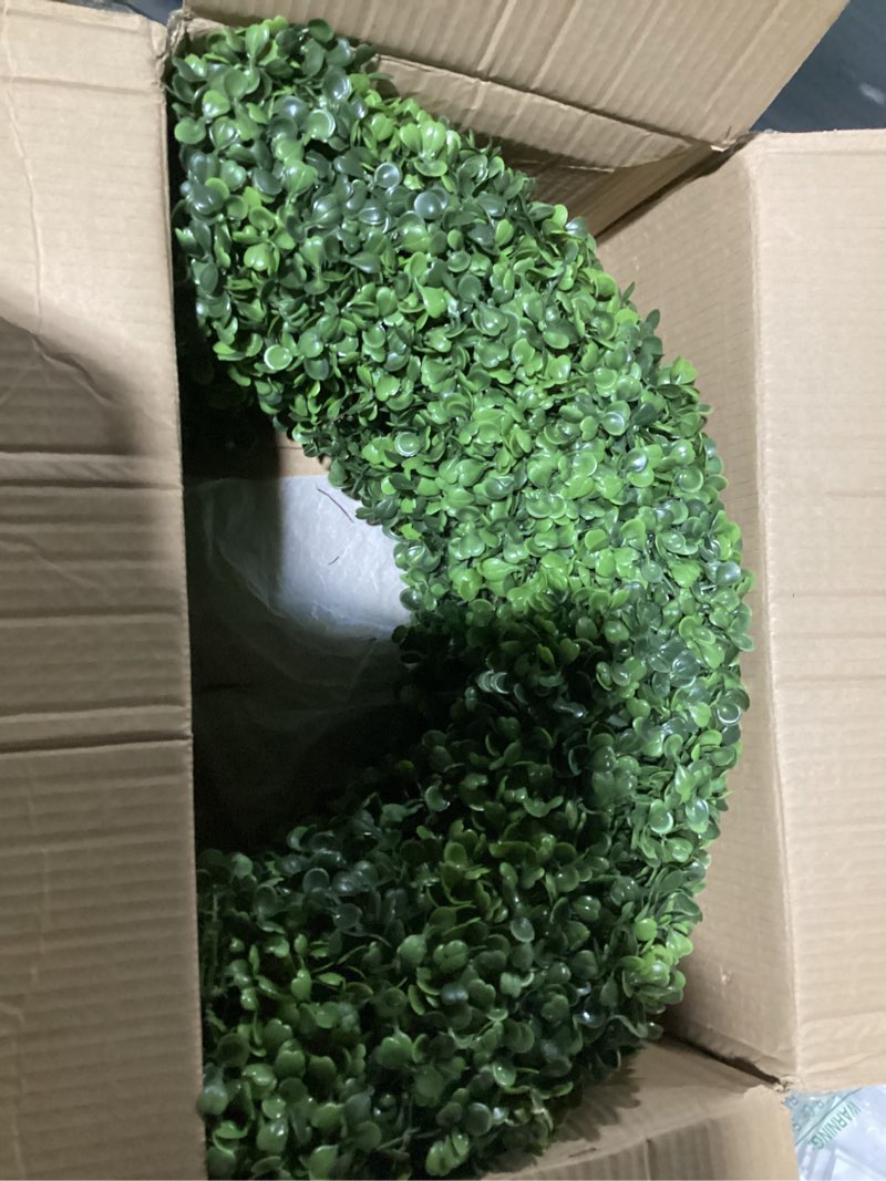 Condition photo showing Good Condition for Boxwood Wreath - 20inch Outdoor/Indoor All Seasons Decor