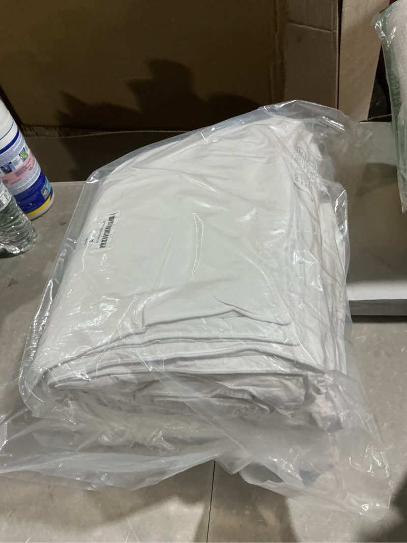 Condition photo showing Good Condition for amazon basics white down alternative comforter and duvet insert with corner tabs, machine washable, full/queen, light full/queen light