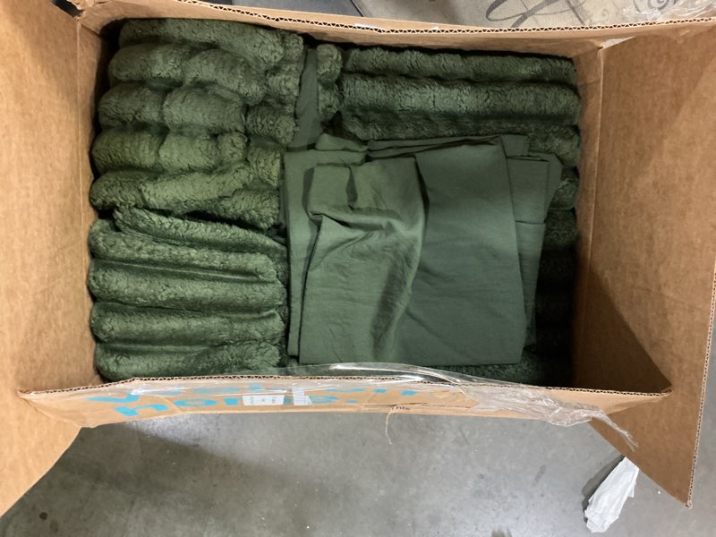 Condition photo showing Good Condition for Bedsure Gentlesoft 2-in-1 King Size Comforter Set and Detachable Fluffy Blanket, Olive Green Bedding Set for All Season Use, SnapTech Design for Space Saving(Includes 2 Pillow Shams,2 Pillowcases) King 03 - Olive Green