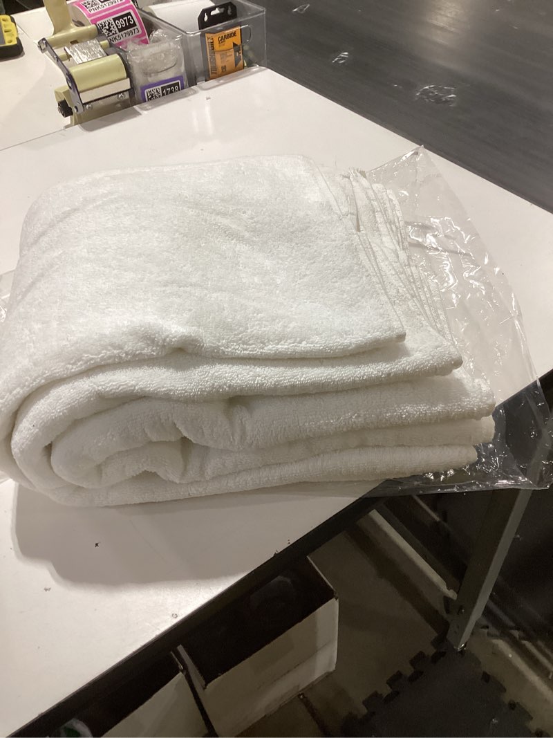 Condition photo showing Good Condition for 3 tens towels large bath towels, 100% cotton, extra large bath towels, lighter weight, quicker to dry, super absorbent, perfect bathroom towels (pack of 3, white)