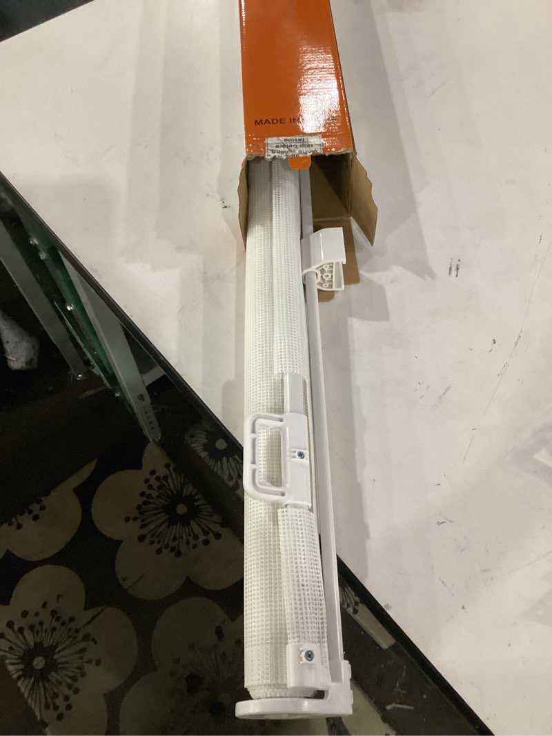 Condition photo showing Good Condition for retractable baby gate for doorways and stairs, mesh safety gate for pet, indoor & outdoor use, one-hand operation, easy installation, 33.6" tall, expands to 71" wide?white,33.6"x71"? 33x71 inch white
