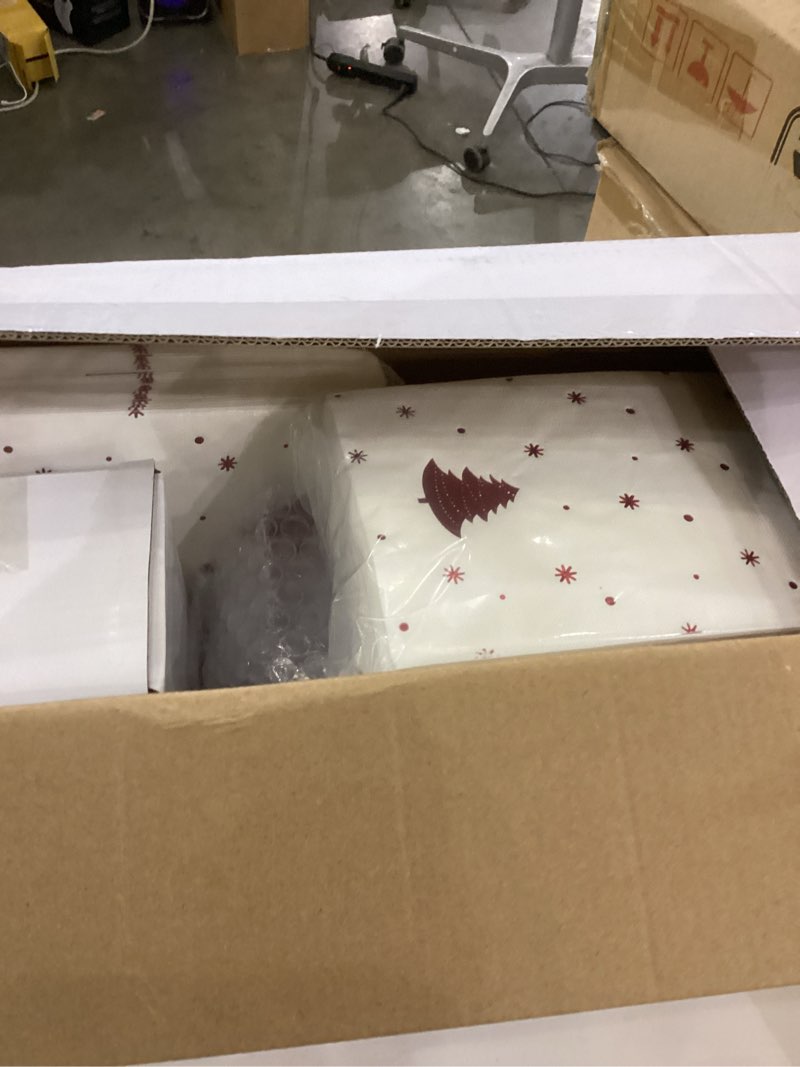 Green and red premium heavyweight plastic dinnerware