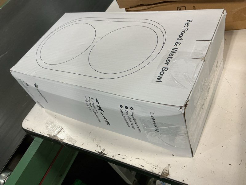 Condition photo showing New/Like New for (3.4lbs-1.540kg suitable for medium & small dogs and all cats) elevated ceramic dog bowl set - double dog feeding bowls with stand splash proof - raised dishes for food and water - ideal for small to medium dogs - 2 x 850 ml - 28.74 oz medium white