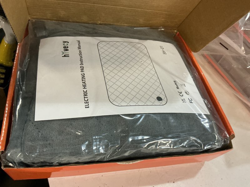Condition photo showing New/Like New for extra large heating pad for back,32"x20" electric heating pad for neck,shoulder,legs,knees and other body parts pain relief,6 heat settings&10 auto-off timers,machine washable,gifts for lover