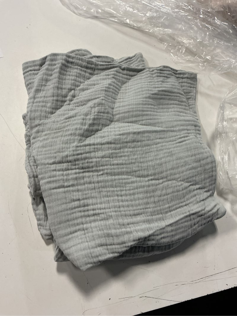 Condition photo showing Good Condition for organic airy gauze dream quilt set, full/queen, mist