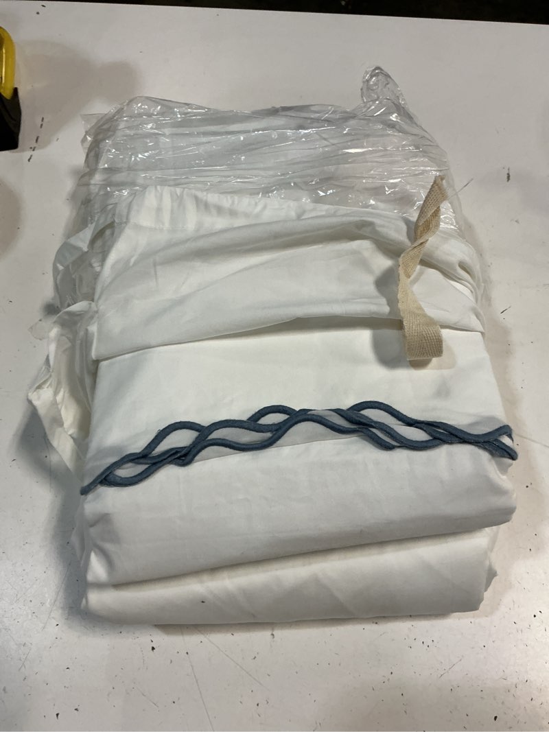 Condition photo showing Good Condition for quince classic organic percale scallop sheet set, king, white/mineral