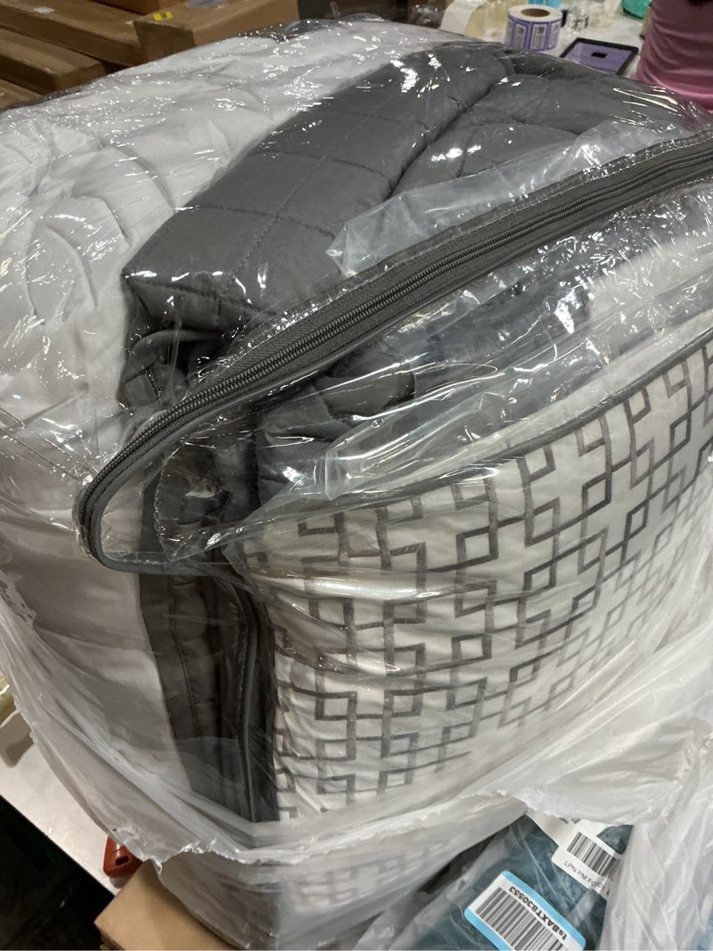 Condition photo showing New/Like New for Madison Park Heritage Comforter Quilt Combo Set - Modern Luxury Design, All Season Down Alternative Bedding, Matching Shams, Decorative Pillows, King/Cal King(104"x92"), Color Block Grey 8 Piece King/Cal King Heritage Color Block Grey