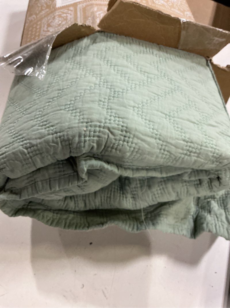 Condition photo showing New/Like New for palassio sage green 100% cotton quilt queen size bedding sets with 2 pillow shams, lightweight textured farmhouse country bedspread soft shabby chic patterned coverlet for all season, 3 pieces geometric-sage green queen(90"x96"?
