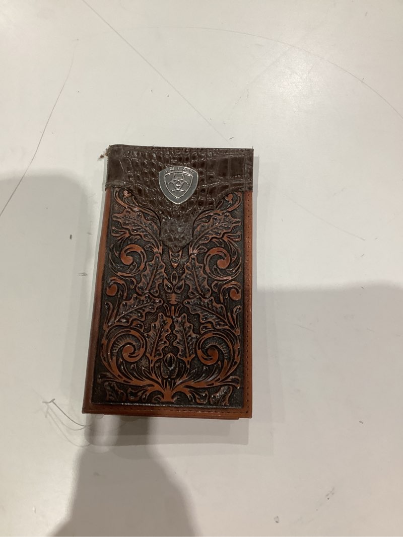 Condition photo showing Good Condition for ARIAT Men’s Tooled Oak Front & Gator Print Top Shield Leather Rodeo Wallet