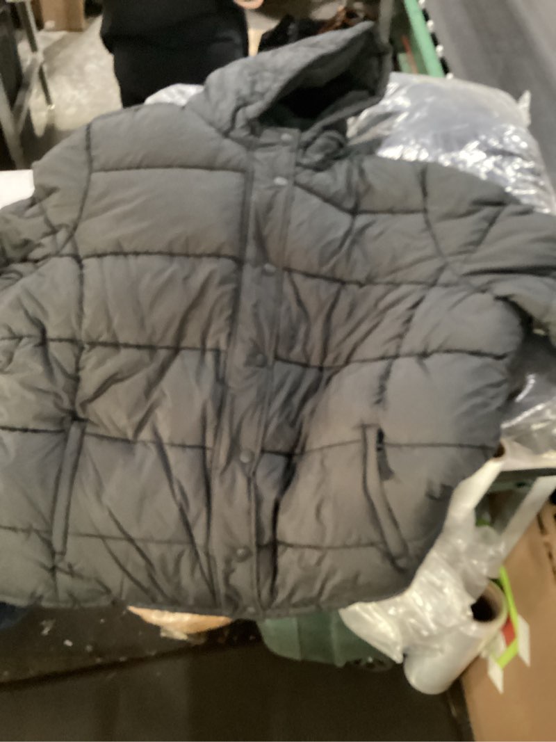 Condition photo showing New/Like New for Amazon Essentials Women's Heavyweight Quilted Long-Sleeve Hooded Puffer Coat (Available in Plus Size) 5X Black