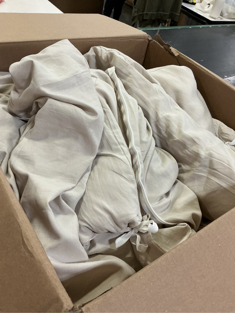 Condition photo showing As Is for Bedsure Removable Cover with Comforter Duvet Insert King - 4 Pieces Beige Prewashed Soft Bedding Set