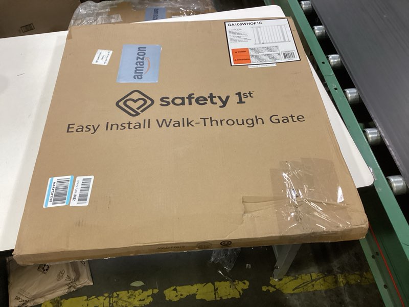 Condition photo showing New/Like New for Safety 1st Easy Install Walk Thru Baby Gate for Doorway With Door, Dog Gates, Fits 29"-38", Easy Install 28" Tall, White 1-Pack 29" to 38" Wide x 28" Tall White