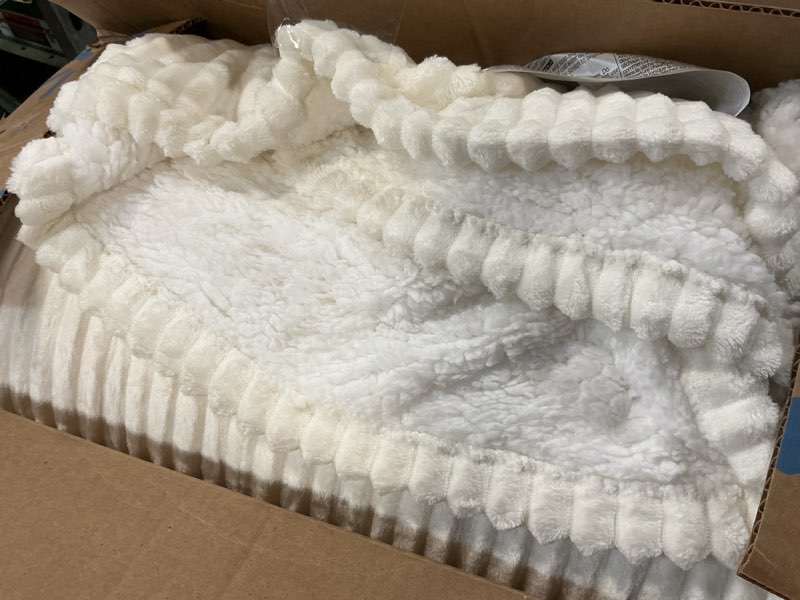 Condition photo showing Good Condition for Bedsure GentleSoft Electric Blanket King Size - Soft Ribbed Flannel Heated Blanket with Dual Control, 10 Heat Settings, 10 Time Settings, 8 hrs Timer Auto Shut Off (90x100 inches, Coconut White) 07 - Coconut White King