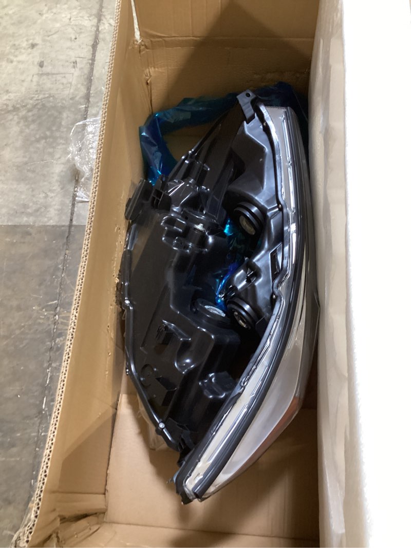 Condition photo showing Good Condition for jecoupoon 811500e250 811100e250 halogen headlight w/o bulbs compatible with 2014-2016 highlander le 