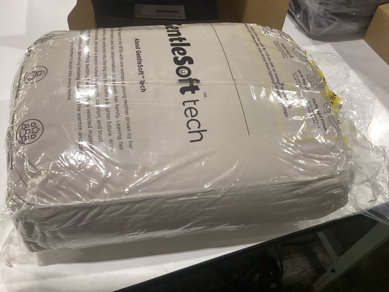 Condition photo showing New/Like New for bedsure queen comforter set, linen soft prewashed bedding for all seasons, 3 pieces gentlesoft™ bed set, 1 lightweight comforter (90"x90") and 2 pillowcases (20"x26") queen(90"x90") 24 - linen