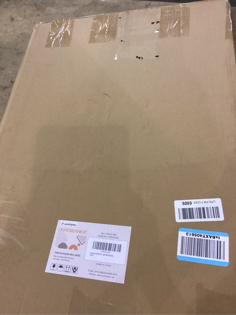 Condition photo showing As Is for 3pcs picture frame set 