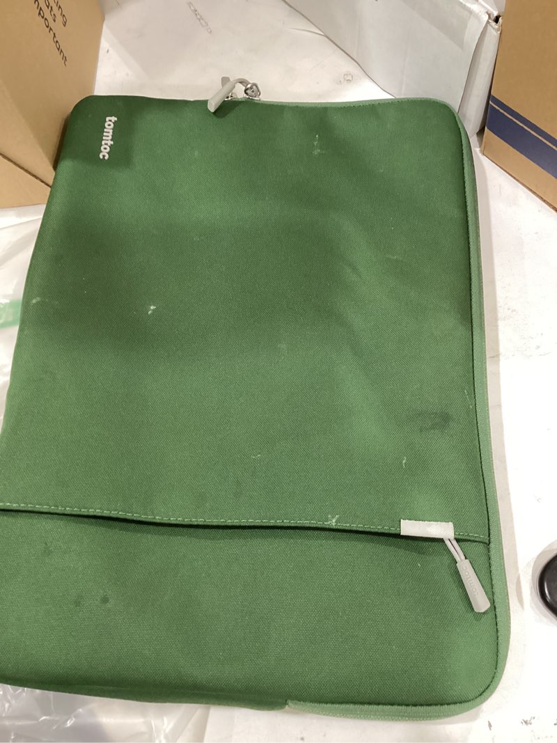 Condition photo showing New/Like New for tomtoc 360° protective laptop sleeve for 15-inch macbook air m5/a3448 2026 | m4/a3241, m3/a3114, m2/a2941, water-resistant laptop case bag fits 15" macbook pro a1990 a1707 & 15" surface laptop ai pc green 15-inch for new macbook air