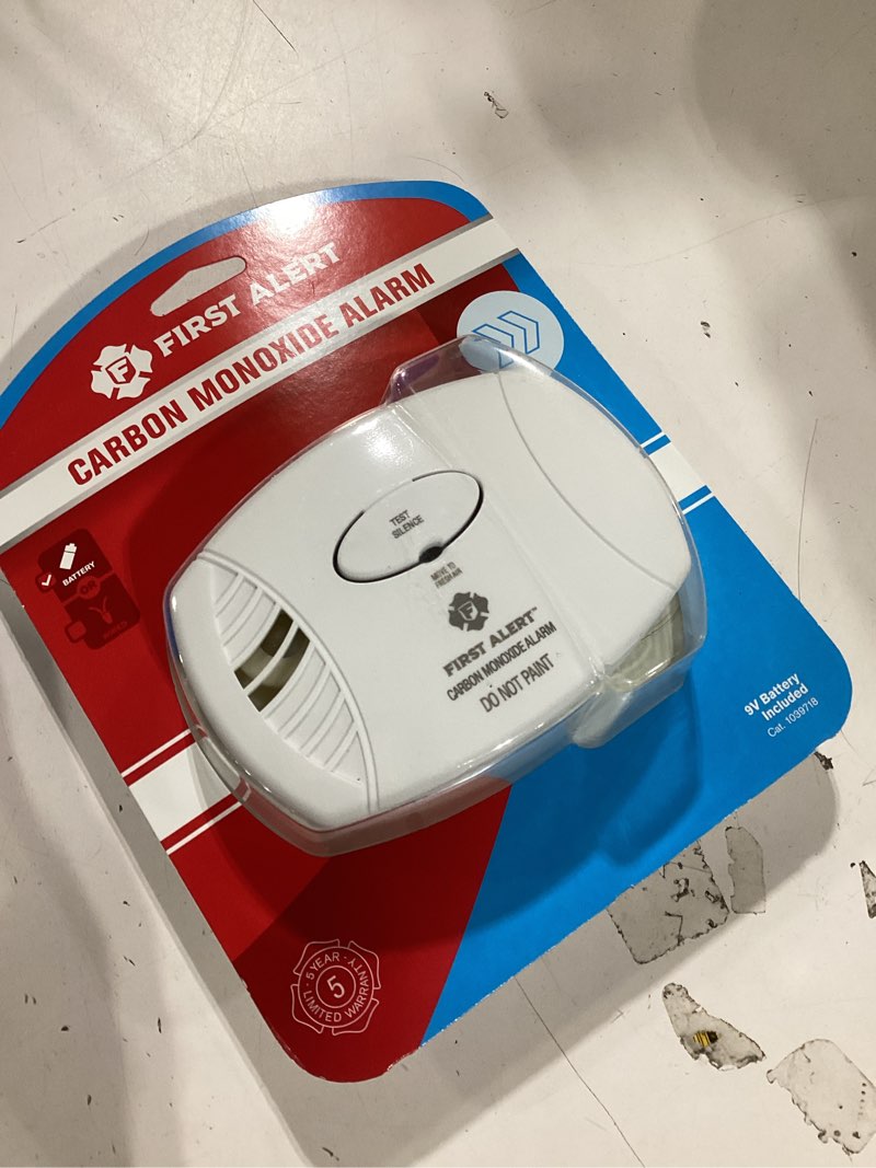 Condition photo showing Good Condition for first alert fat1039718 battery-powered carbon monoxide alarm, 9v, white