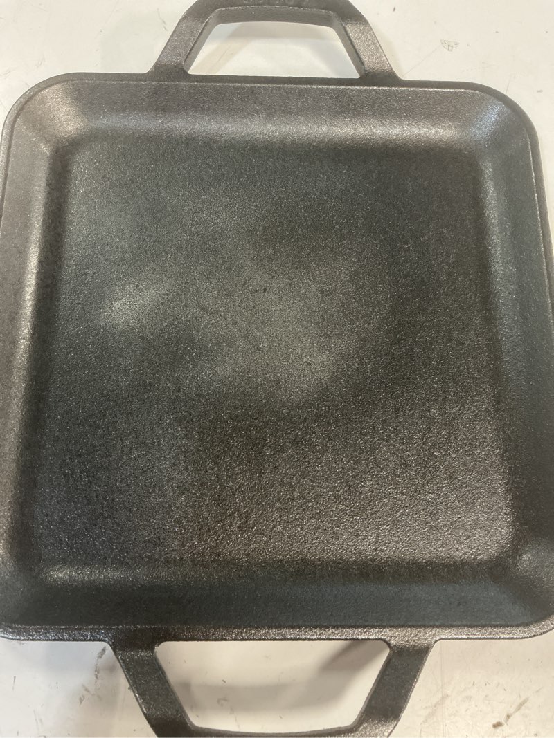 Condition photo showing Good Condition for 11-inch chef's collection cast iron square griddle