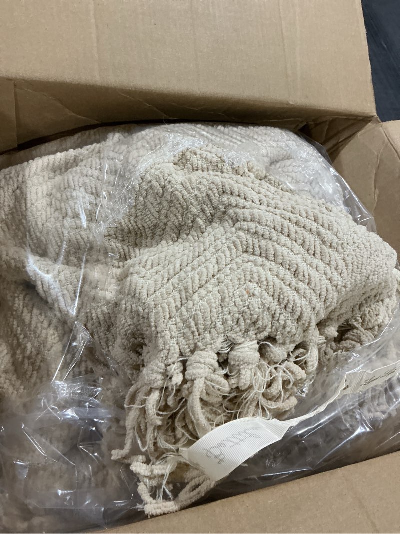 Condition photo showing Good Condition for (Similar to stock photo) Chunky Knit Blanket Throw, 100% Hand Knit Throw Blanket Handmade Chenille Cable Knit Throw for Couch, Stylish Cozy Soft Rope Knot Crochet Blanket for Home Decor, Beige Linen, 50x60 Inches Beige Linen Throw (50\"x60\")
