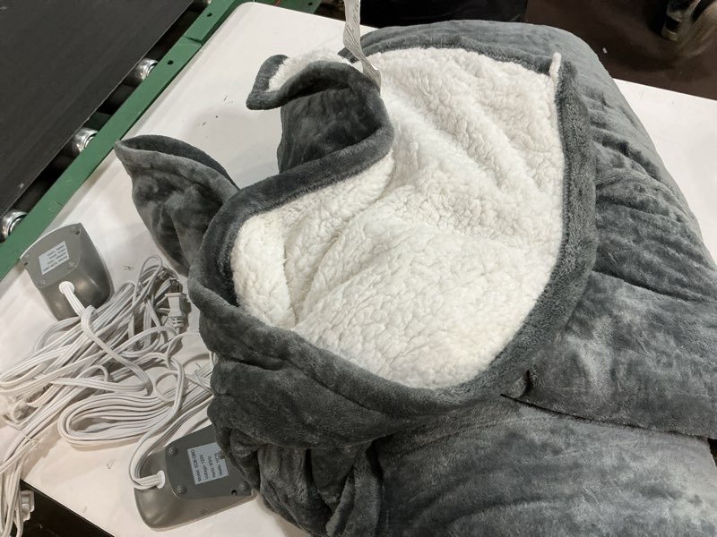 Condition photo showing Good Condition for Heated Blanket Electric Blanket Queen Size 84"x90" Fast Heating Electric Blanket with Dual Control 10 Heat Levels & 10 Hours Auto-Off Overheat Protection Cozy Soft Flannel Heated Throw Blanket Gray Queen
