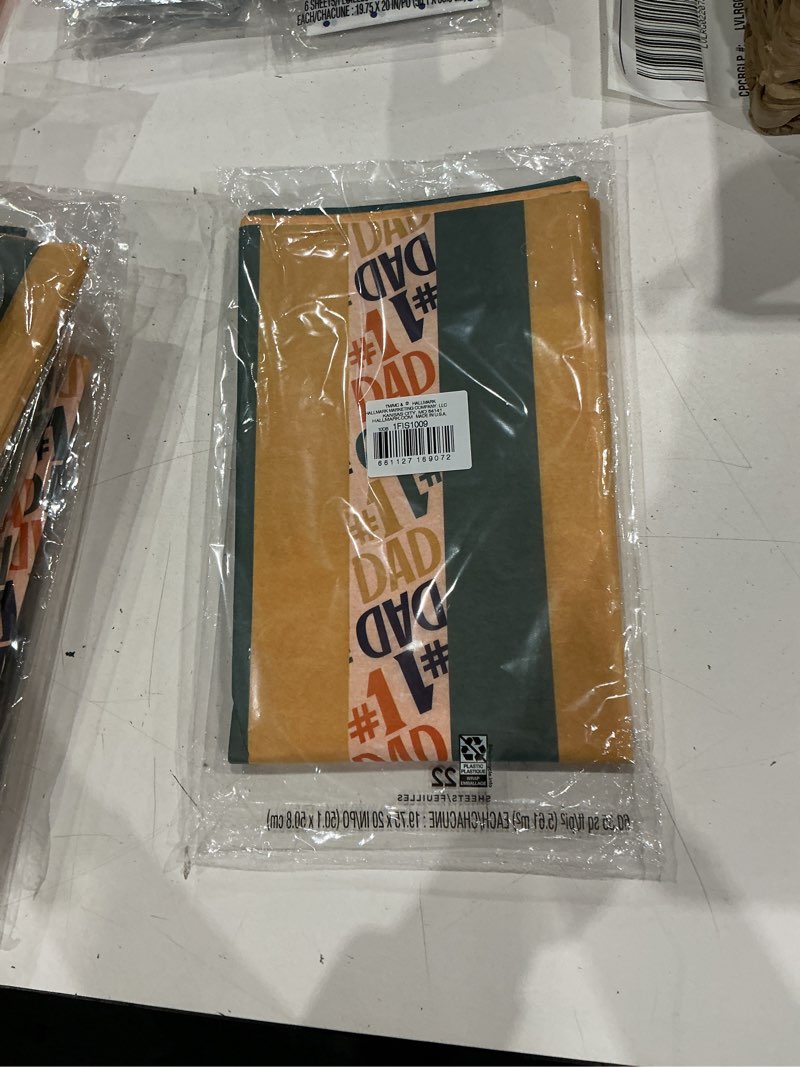 Condition photo showing New/Like New for green gift paper